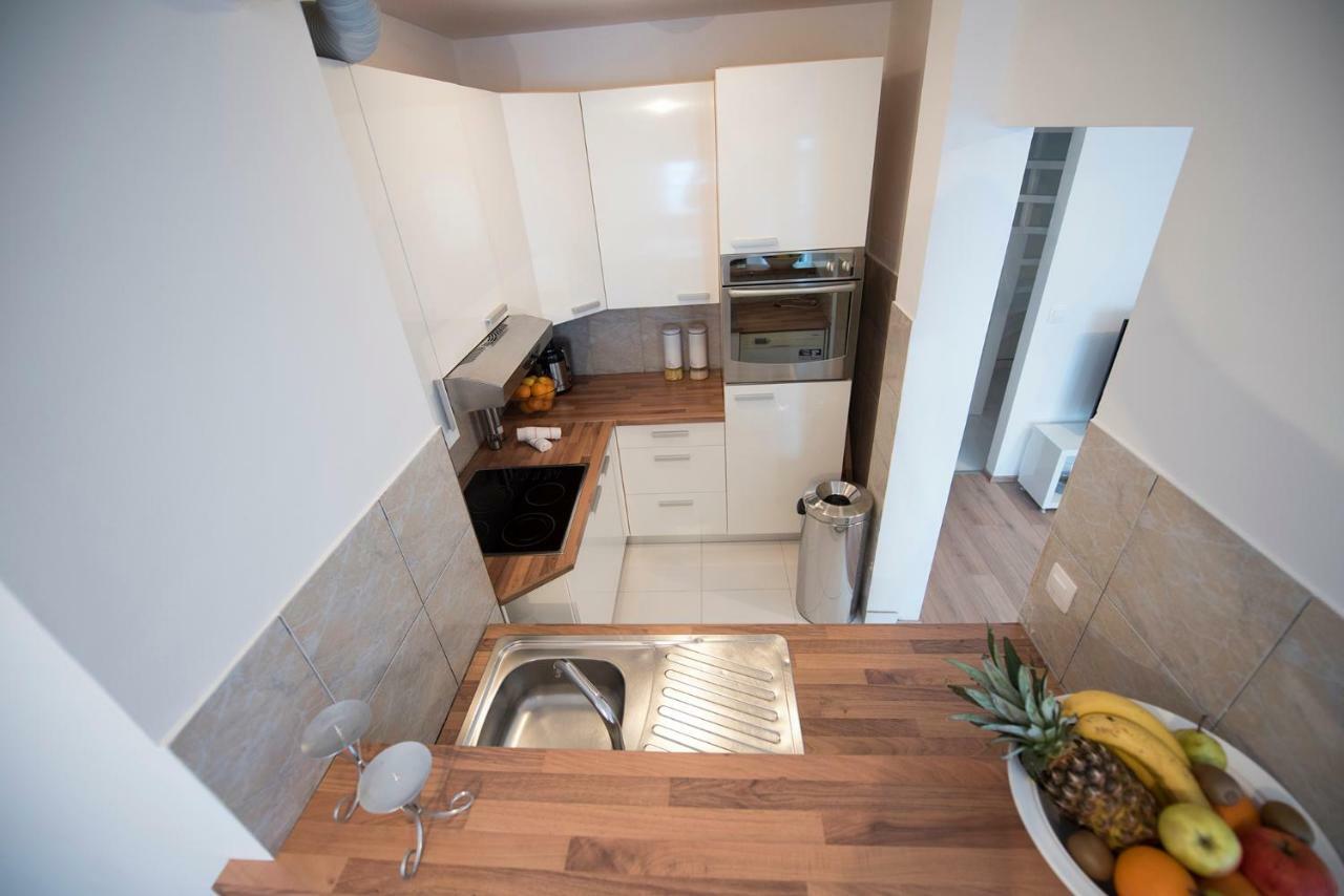 The Roof - Luxury Apartment Омиш Экстерьер фото