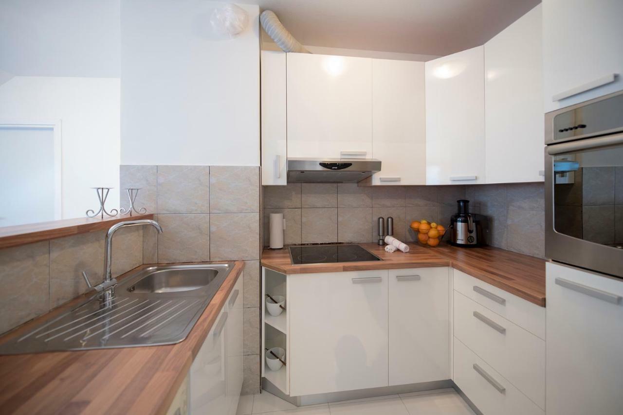 The Roof - Luxury Apartment Омиш Экстерьер фото